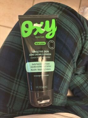 Sensitive Skin Acne Cream - 5 FL OZ - Black with Green Accents